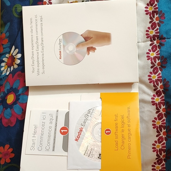 NIB Kodak EasyShare CX7300 Digital Camera With Contents. - Picture 3 of 4